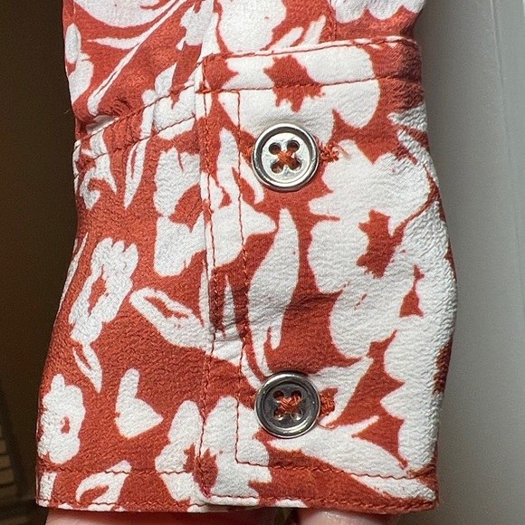 Roller Rabbit Rust/Orange and White Floral 3/4 Button Down Shirt size XS - Picture 4 of 13